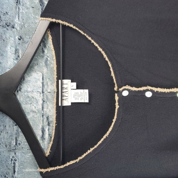 Apart Impressions | Retro Y2K Black and Tan Cardigan Sweater - Picture 3 of 7